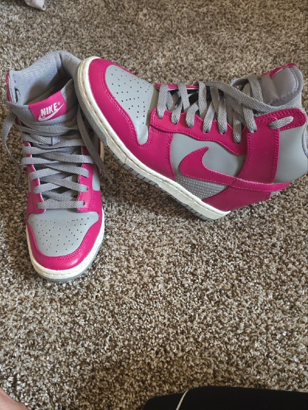 Nike Women’s High-Top Sneakers in Gray and Pink - Picture 2 of 5